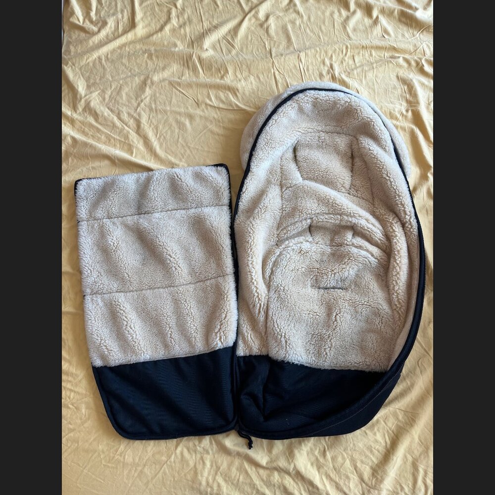 Joolz Sheepskin Footmuff - Picture 3 of 3